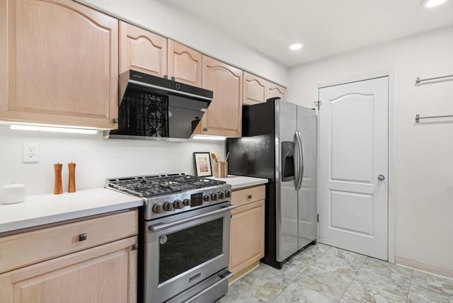 995 Asilomar 2, Sunnyvale, CA 94086