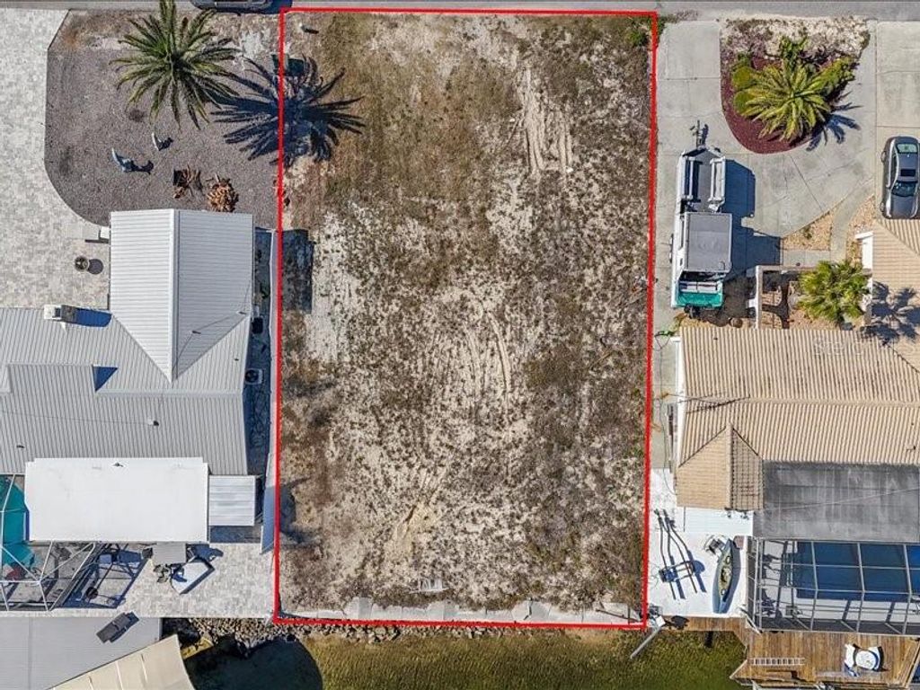 Image 19 of property listing at 13612 GARRIS DR, Hudson, FL 34667