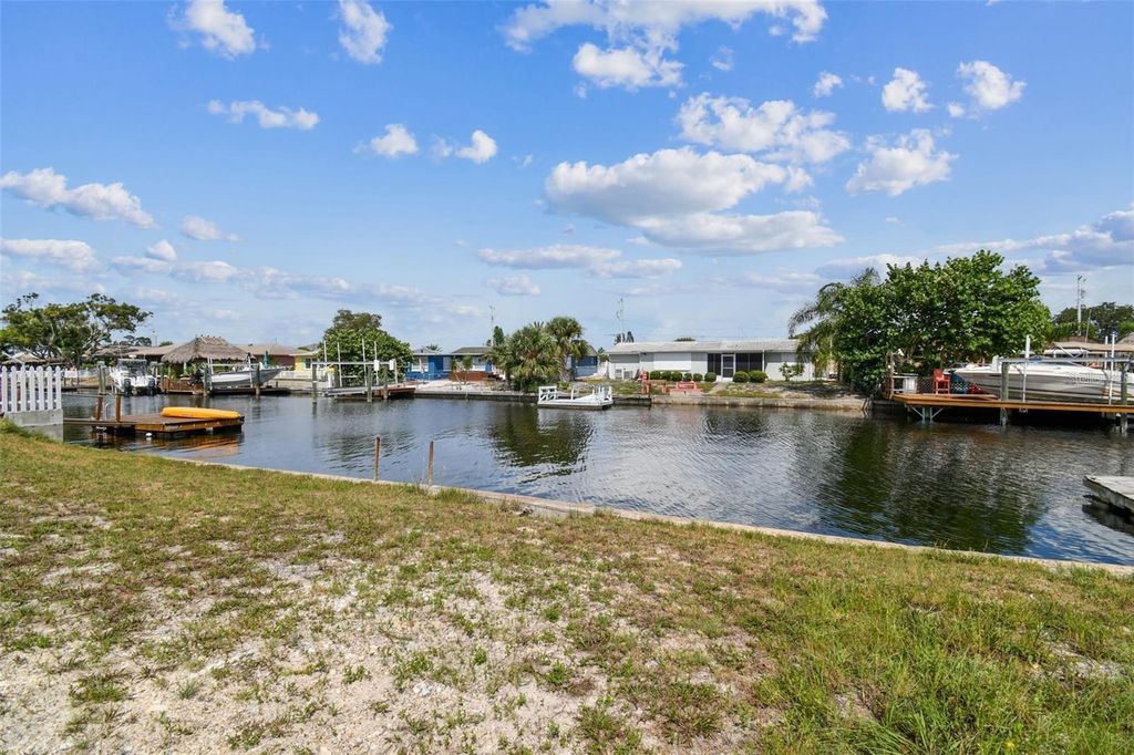Image 5 of property listing at 13612 GARRIS DR, Hudson, FL 34667