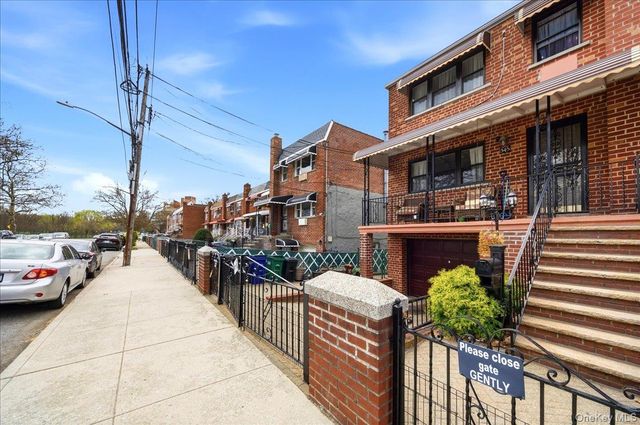 545 Hollywood Avenue, Bronx, NY 10465