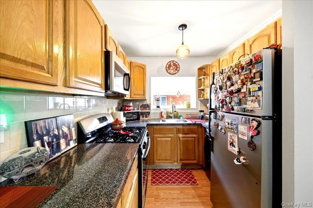 545 Hollywood Avenue, Bronx, NY 10465