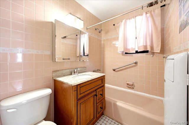 545 Hollywood Avenue, Bronx, NY 10465