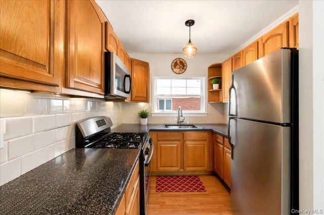 545 Hollywood Avenue, Bronx, NY 10465
