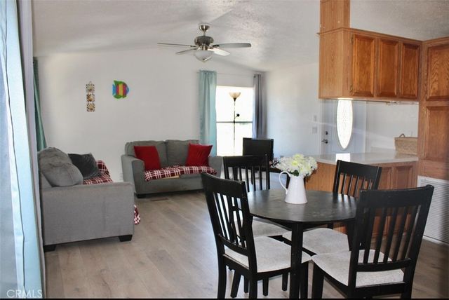 999 S Santa Fe Avenue 17, San Jacinto, CA 92583