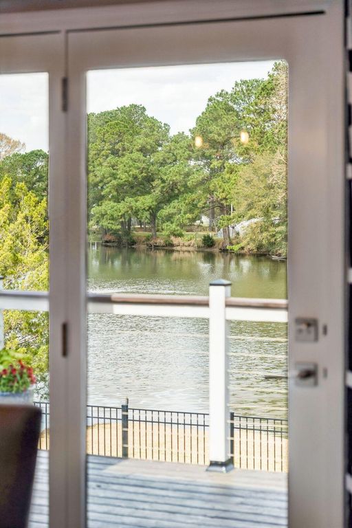 Image 6 of property listing at 1605 Regimental Lane, Johns Island, SC 29455