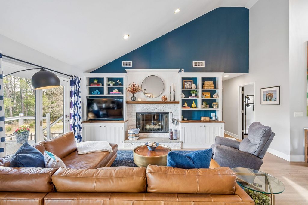 Image 7 of property listing at 1605 Regimental Lane, Johns Island, SC 29455