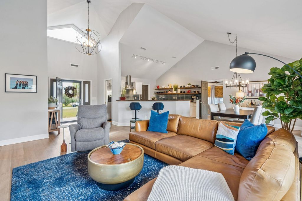 Image 8 of property listing at 1605 Regimental Lane, Johns Island, SC 29455