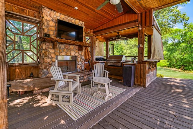 618 County Road 33970, Powderly, TX 75473