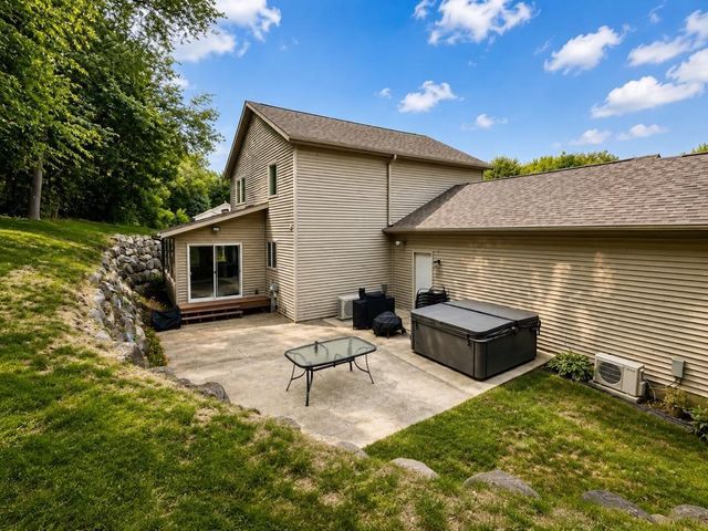 213 Yarrow Hill Drive, Cottage Grove, WI 53527