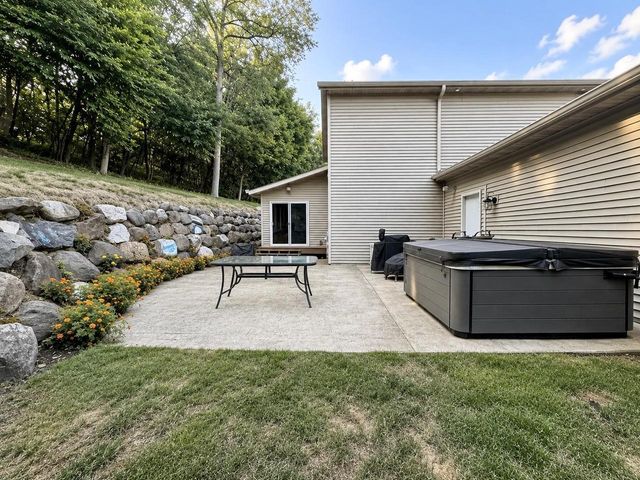 213 Yarrow Hill Drive, Cottage Grove, WI 53527