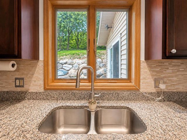 213 Yarrow Hill Drive, Cottage Grove, WI 53527