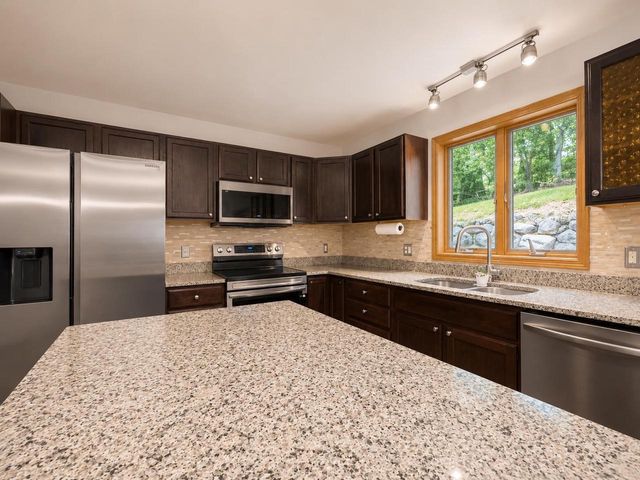 213 Yarrow Hill Drive, Cottage Grove, WI 53527