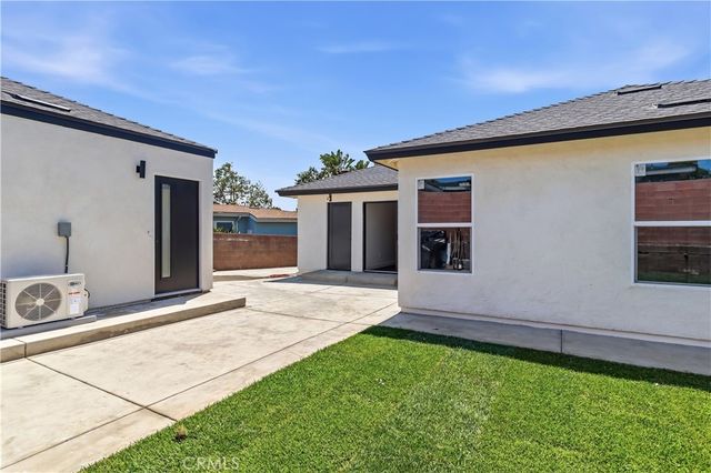 11018 S Chanera, Inglewood, CA 90303
