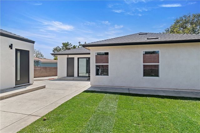 11018 S Chanera, Inglewood, CA 90303