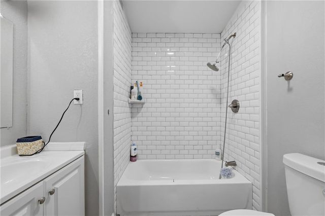 4239 Chestnut Avenue, Kansas City, MO 64130