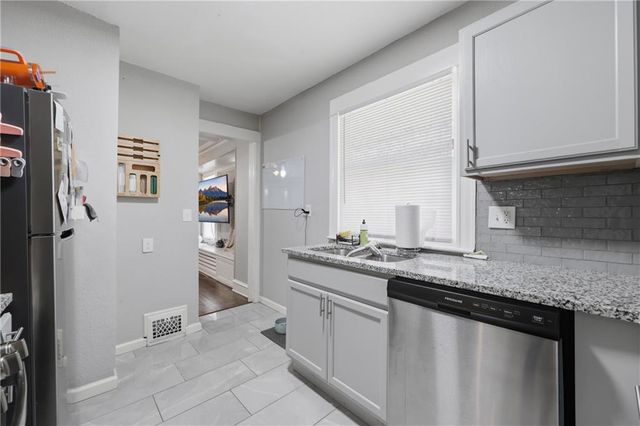 4239 Chestnut Avenue, Kansas City, MO 64130