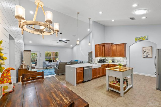 2792 Grand Bay Ct, Navarre, FL 32566