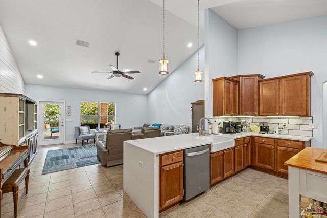 2792 Grand Bay Ct, Navarre, FL 32566