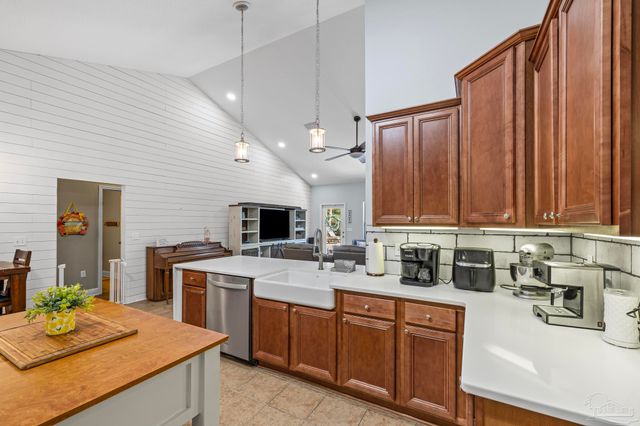 2792 Grand Bay Ct, Navarre, FL 32566