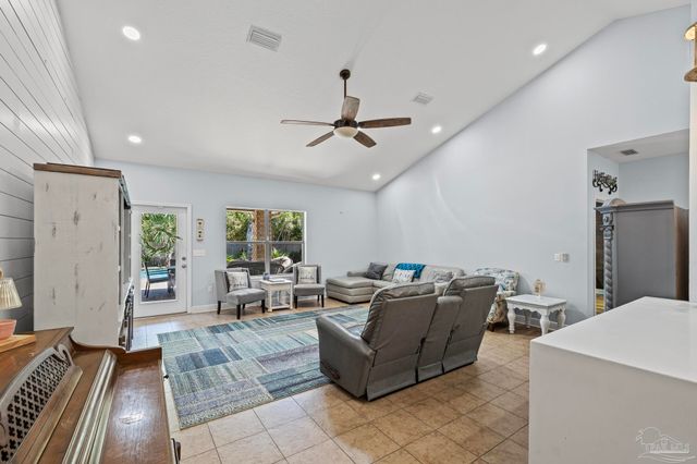 2792 Grand Bay Ct, Navarre, FL 32566