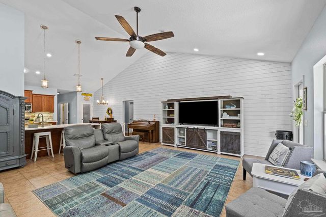 2792 Grand Bay Ct, Navarre, FL 32566