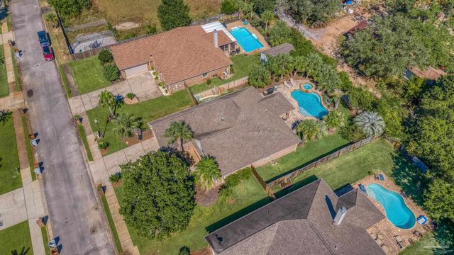 2792 Grand Bay Ct, Navarre, FL 32566