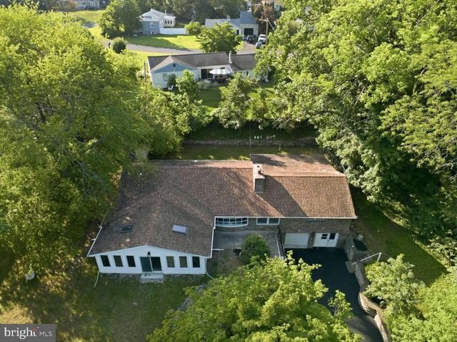 24 WINDING LN, Feasterville Trevose, PA 19053