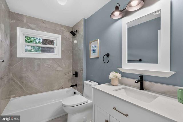 24 WINDING LN, Feasterville Trevose, PA 19053