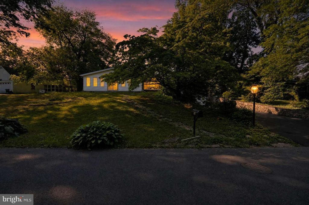 24 WINDING LN, Feasterville Trevose, PA 19053
