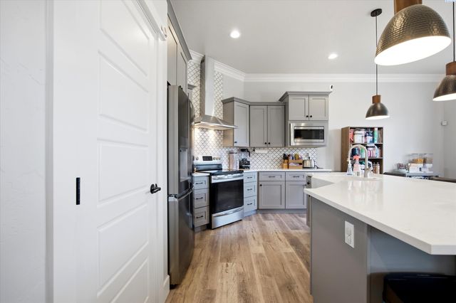 689 Titan Ave, West Richland, WA 99353