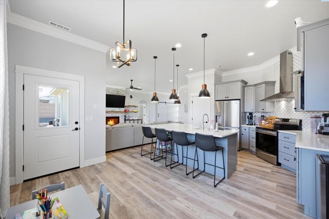 689 Titan Ave, West Richland, WA 99353