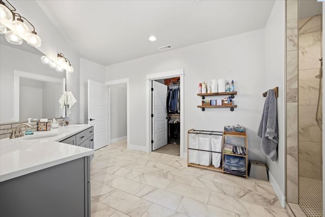 689 Titan Ave, West Richland, WA 99353