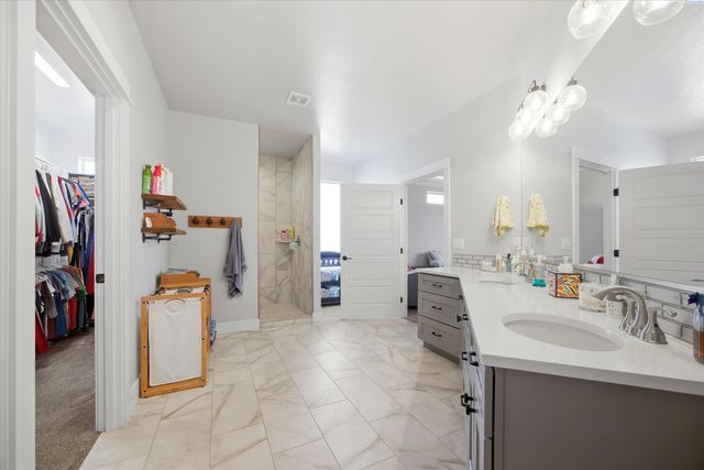 689 Titan Ave, West Richland, WA 99353