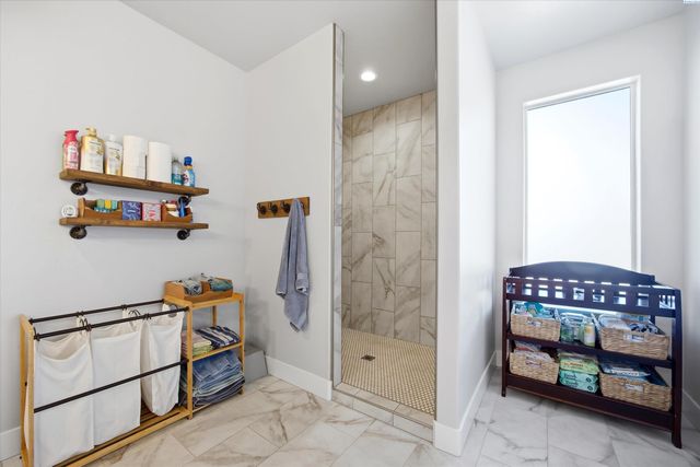 689 Titan Ave, West Richland, WA 99353