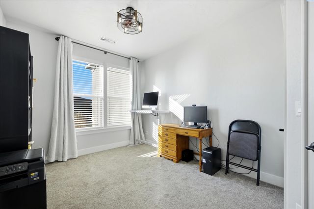 689 Titan Ave, West Richland, WA 99353