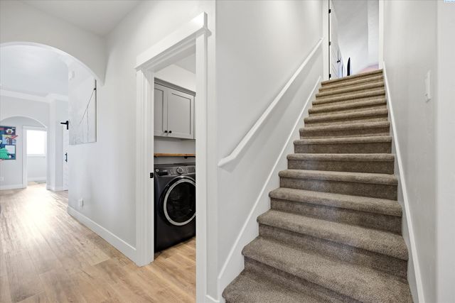 689 Titan Ave, West Richland, WA 99353