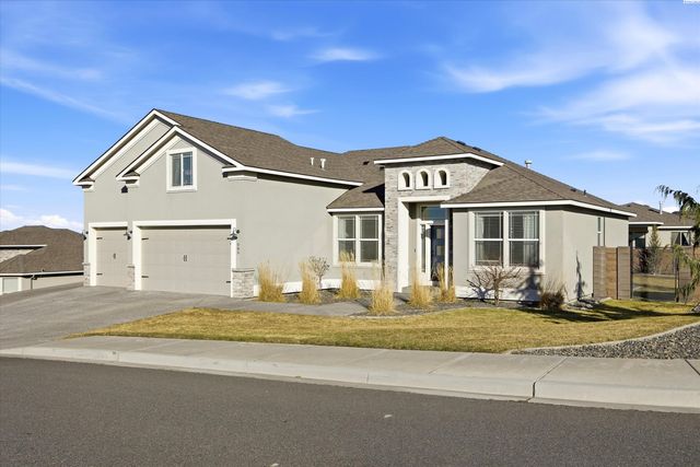 689 Titan Ave, West Richland, WA 99353
