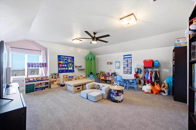 689 Titan Ave, West Richland, WA 99353