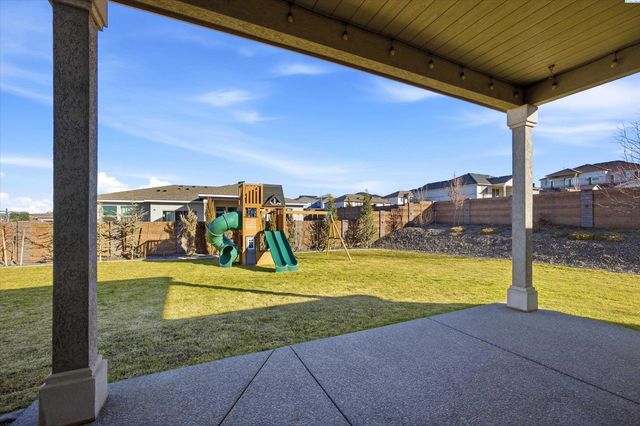 689 Titan Ave, West Richland, WA 99353