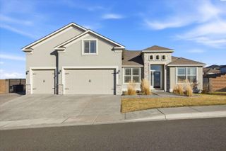 689 Titan Ave, West Richland, WA 99353