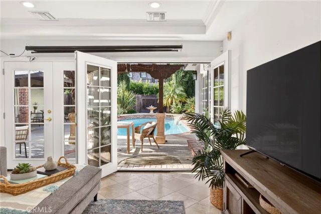 4115 Laurelgrove Avenue, Studio City, CA 91604