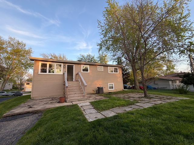 7728 Dalewood Parkway, Woodridge, IL 60517