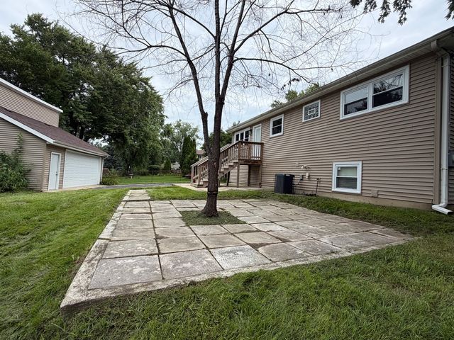 7728 Dalewood Parkway, Woodridge, IL 60517