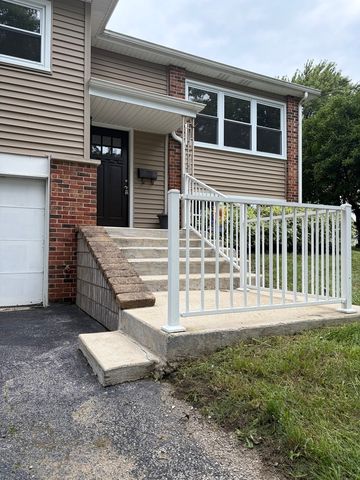 7728 Dalewood Parkway, Woodridge, IL 60517