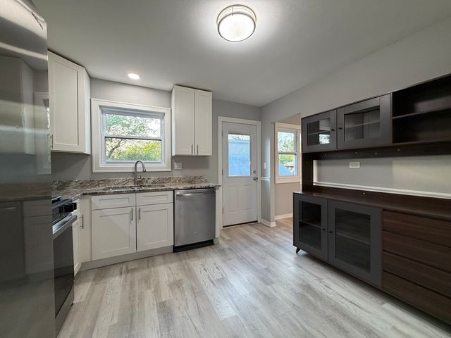 7728 Dalewood Parkway, Woodridge, IL 60517