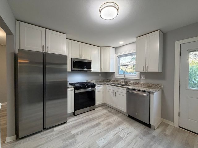 7728 Dalewood Parkway, Woodridge, IL 60517