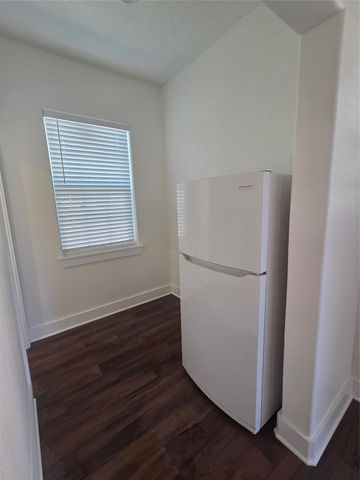 131 N Maplewood Street 133, Houston, TX 77011