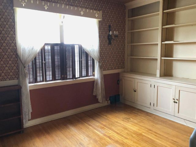 8612 LYKENS LN, Philadelphia, PA 19128