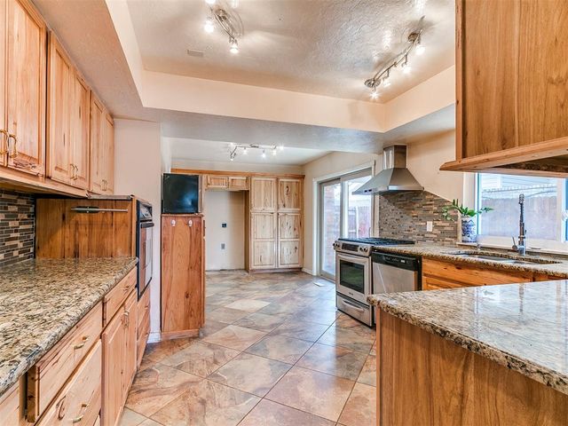 9009 Salsbury Lane, Oklahoma City, OK 73132