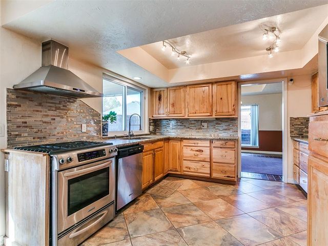 9009 Salsbury Lane, Oklahoma City, OK 73132